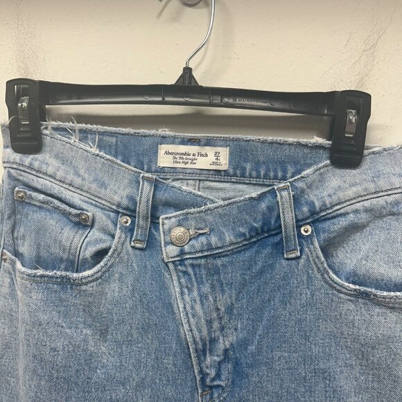 Abercrombie & Fitch 90s Straight Ultra High Rise Jeans Size 27/4 Light Wash Deni - Picture 4 of 8